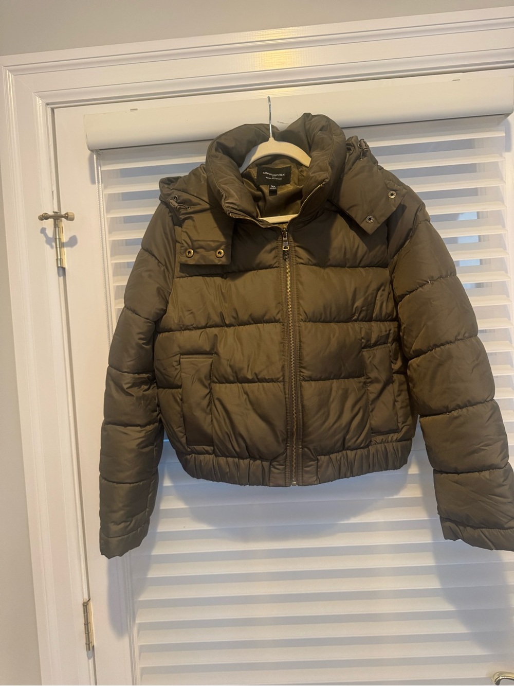 Banana Republic Woman’s XS Olive Green Puffer Jacket with Hood